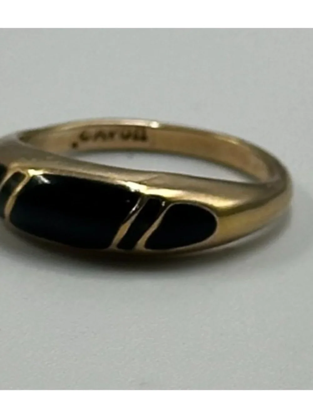 3/$30 Vintage Avon Midnight Drama Ring Size 6 Gold Tone Black Band Minimalist